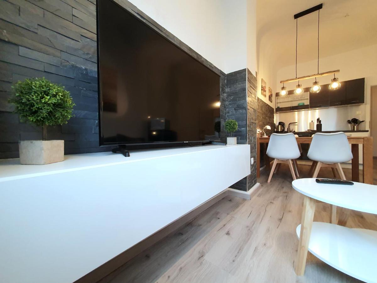 Moderne Wohlfuehloase Zentral In Seenaehe - Pillow Menu, 2 Stk 55" Smart Tvs, Netflix, Disneyplus Uvm Wetter  Exterior foto